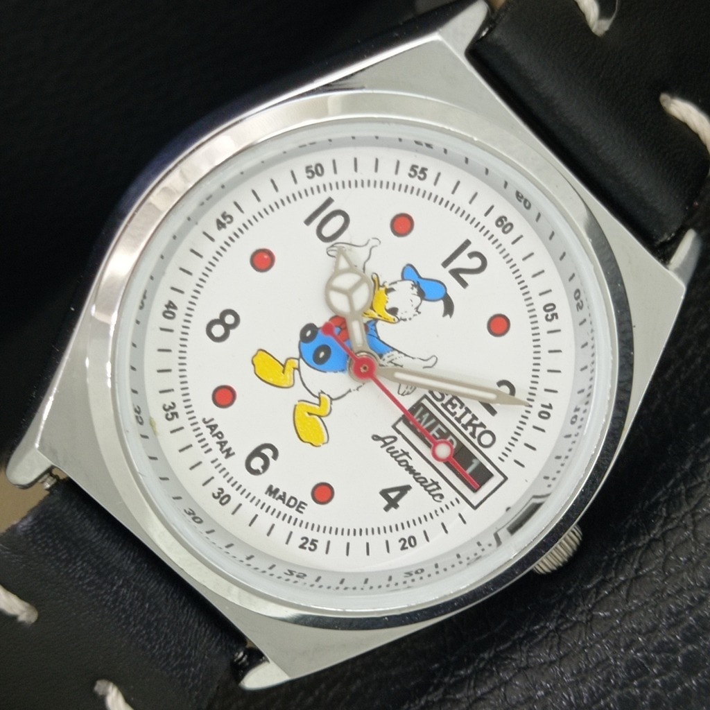 Vintage 1982 Seiko Automatic Mens Silver Watch WDaydate  Red Accents